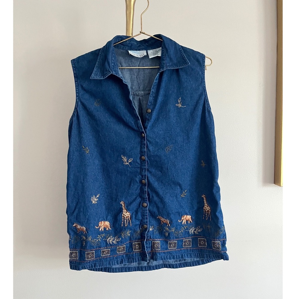 Casey & Max Women's  Blue Denim Zoo Embroidered Sleeveless Button Up Shirt